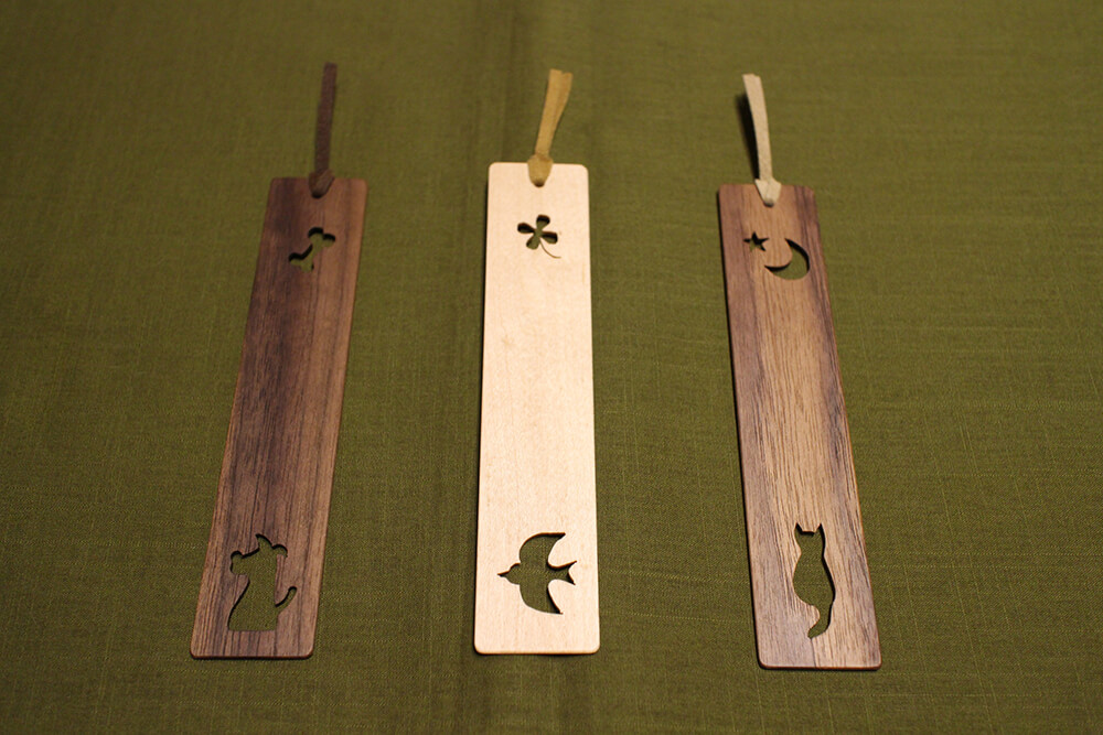猫、鳥、犬のデザインの木の栞