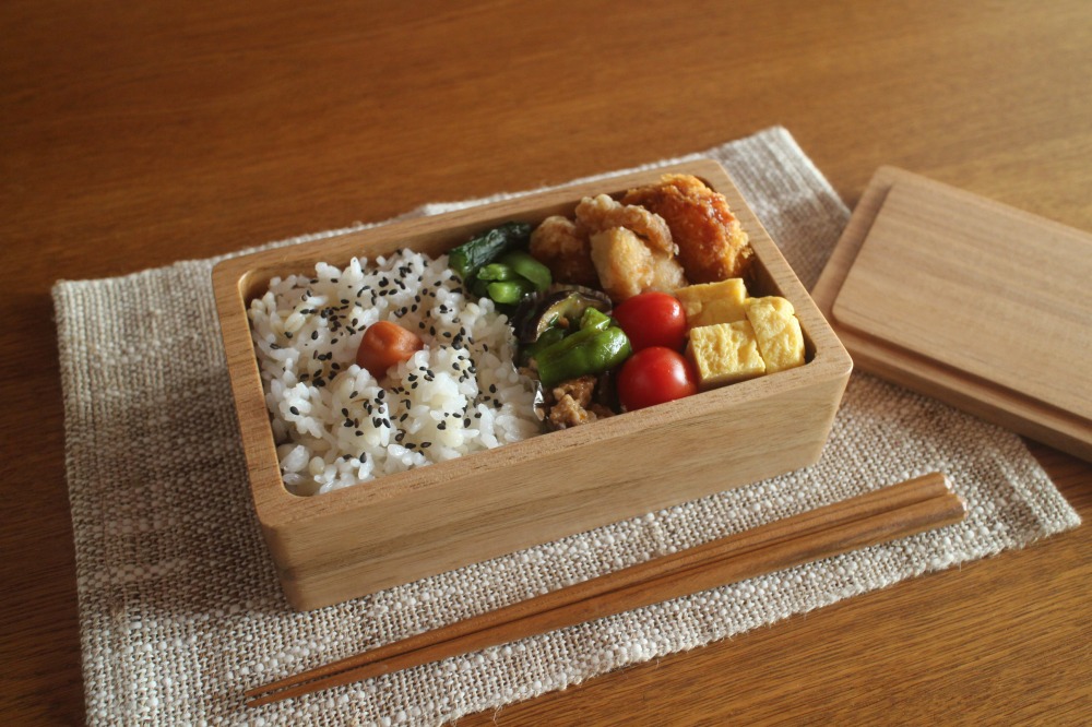 オニグルミの弁当箱