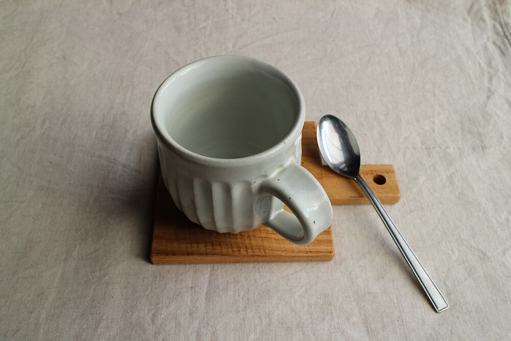 持ち手がついた正方形のコースター