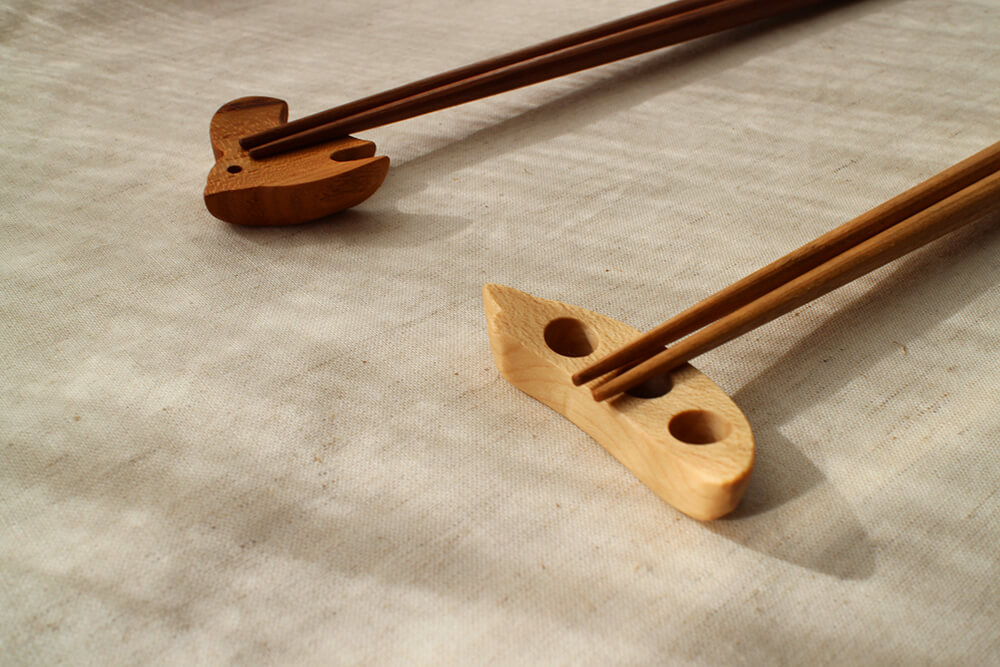 千鳥と枝豆の形をした木の箸置き