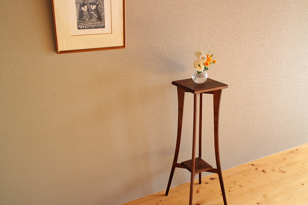 ウォールナットの花台