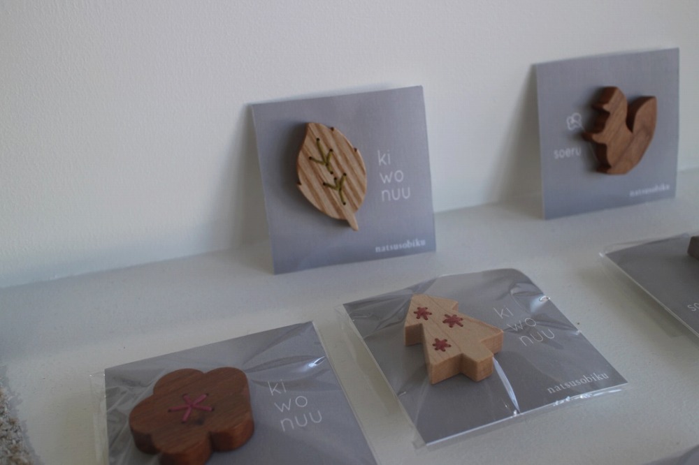 木のカーテンマグネット