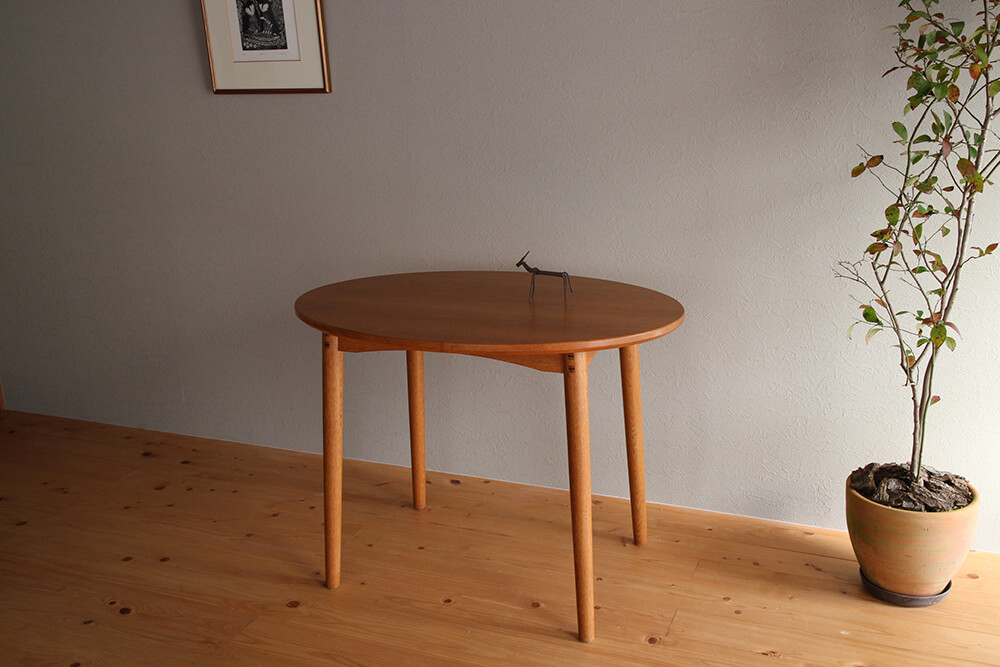 ナラのオーバルテーブル