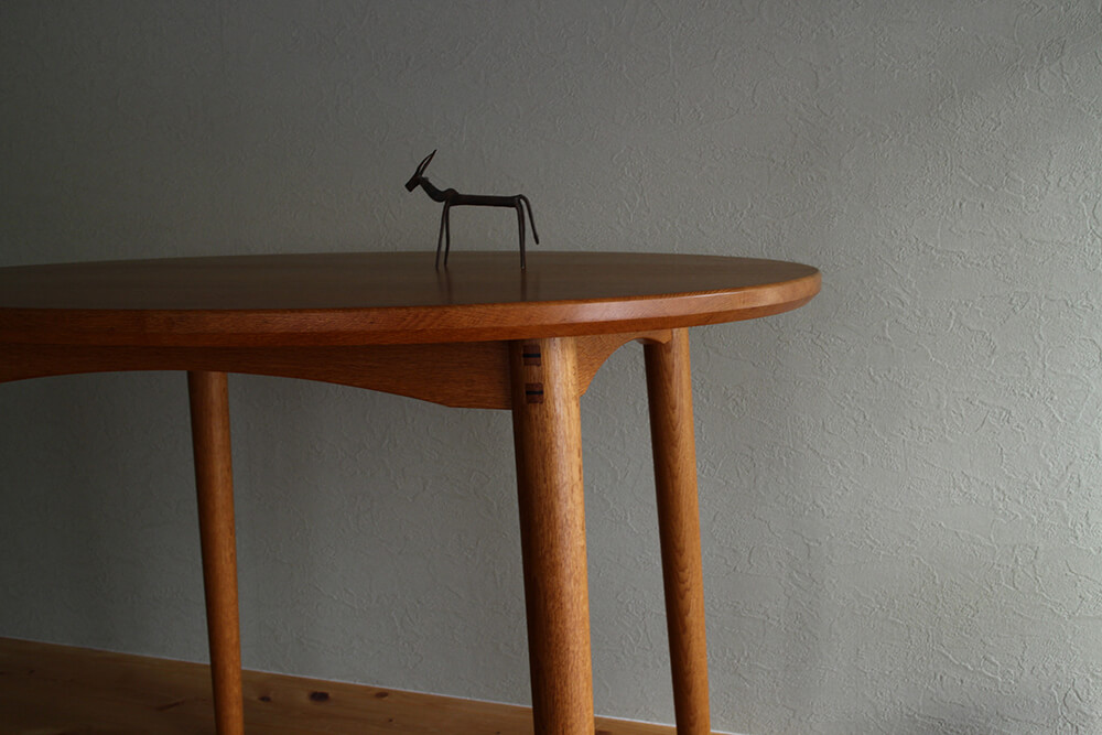 ナラのオーバルテーブル