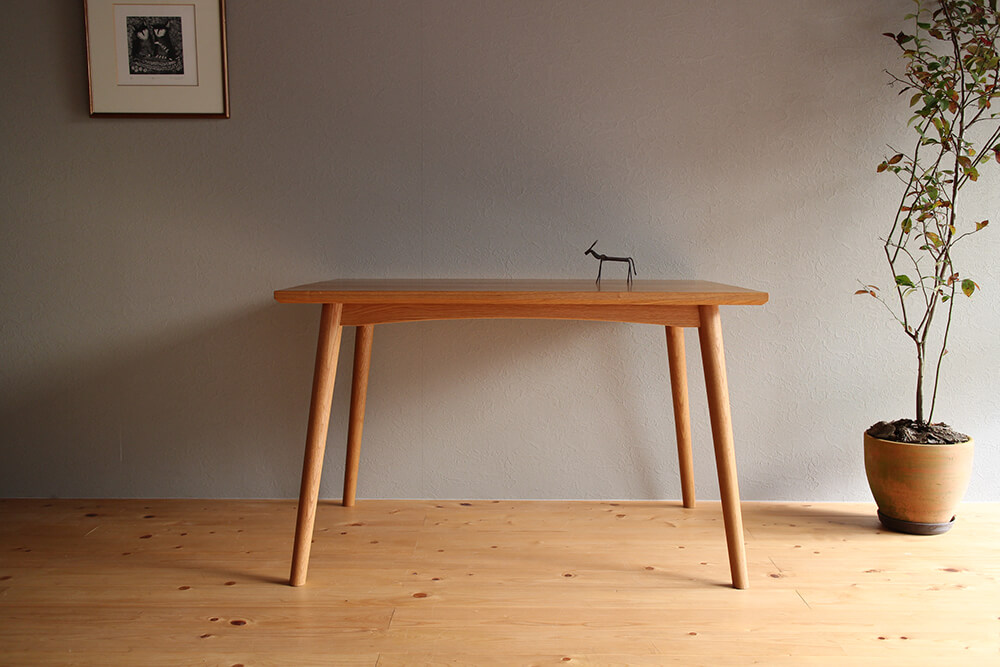 タモのダイニングテーブル