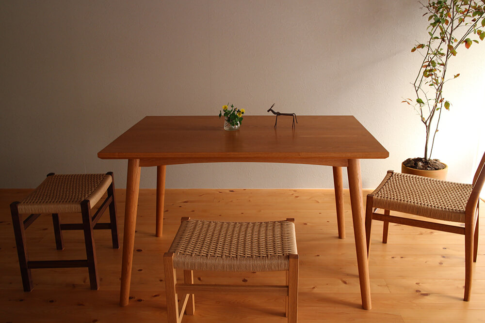 タモのダイニングテーブル